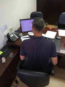 ergolife ellen buckstein israel ergonomics consultant - man on computer