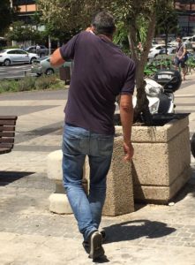 ergolife ellen buckstein israel ergonomics consultant - man walking with phone